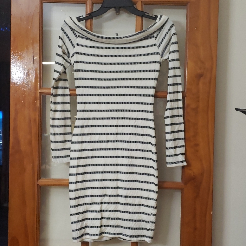 Dress - Picture 3 of 4